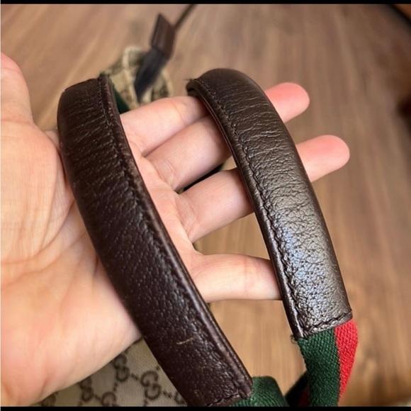 ♥️ GUCCI SHOULDER BAG  EUC! ❤️ - Picture 12 of 15